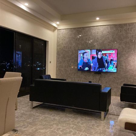 The One Apartment Yaounde Bagian luar foto