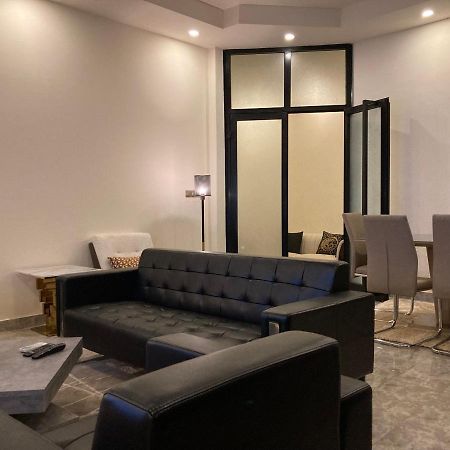 The One Apartment Yaounde Bagian luar foto