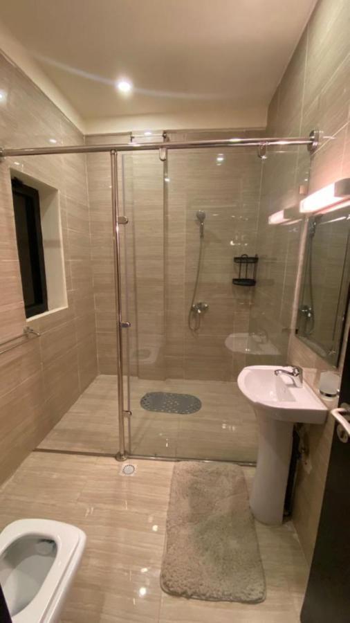 The One Apartment Yaounde Bagian luar foto