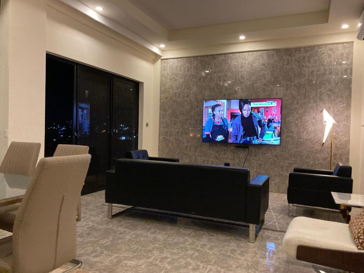 The One Apartment Yaounde Bagian luar foto
