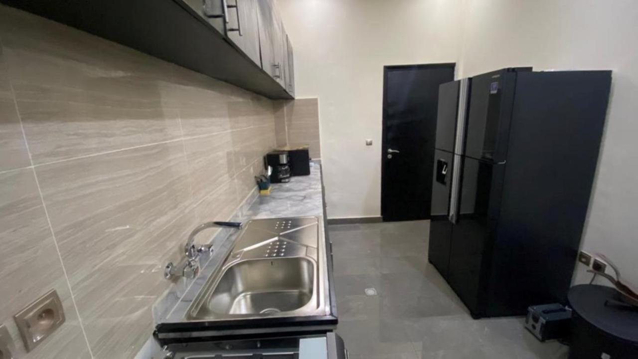 The One Apartment Yaounde Bagian luar foto